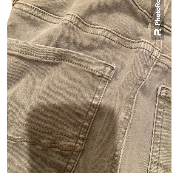 Sage Green American Eagle next level stretch jeans size 2 - Picture 3 of 4